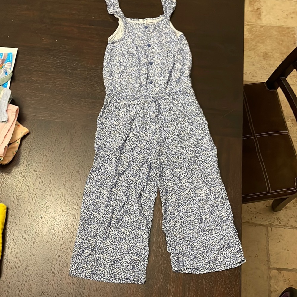 Very cute jumpsuit, Medium for a 7 ur old. Blue with white.